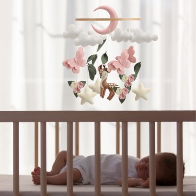mobile-bebe-cadeau-naissance-cerf-enchant