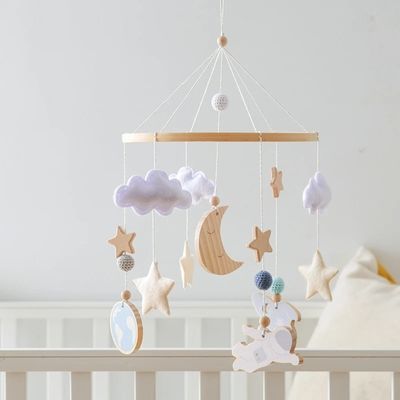 mobile bebe theme lune et etoile parfait comme cadeau de naissance