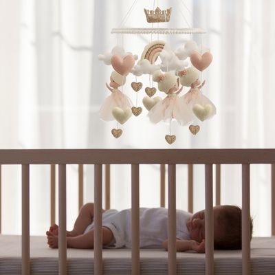mobile bebe tres apaisant qui aide au sommeil de bebe