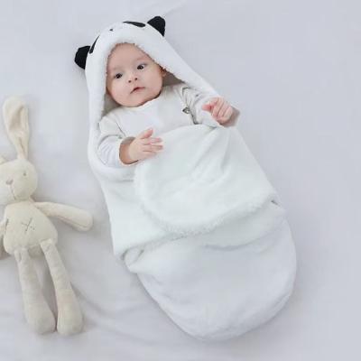 nid-d-ange-bebe-douillet-blanc