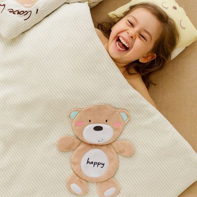 nid_d_ange_ourson_transformable_couverture