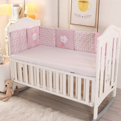 tour de lit pour bebe lapin reveur rose lit a barreaux