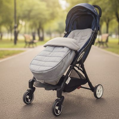 Tissu déperlant et matelassage épais de la chancelière poussette CocoonRide™ grise