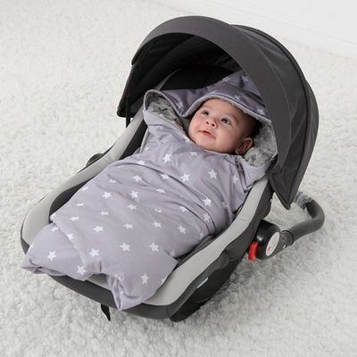 bébé bien au chaud dans son nid d’ange cosy Petit Câlin, parfait pour l’hiver