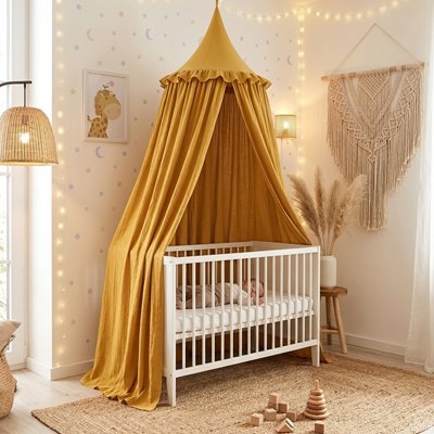 Ciel de lit jaune pour petit garçon