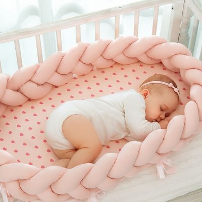 cocon-bébé-contre-les-reveils-nocturne-rose