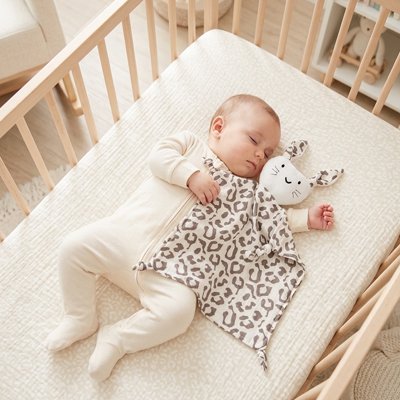 Doudou lapin cadeau de naissance idéal