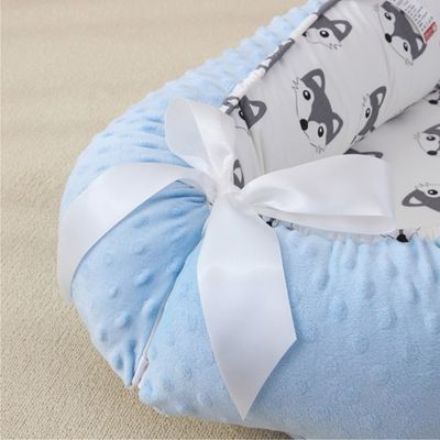 réducteur-de-lit-bébé-bleu-pratique-maison-et-en-voyage