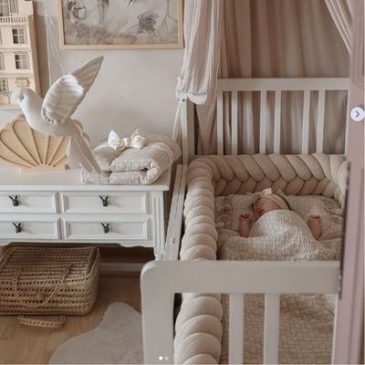tour-de-lit-tresse-original-chambre-bebe-torsade-amande