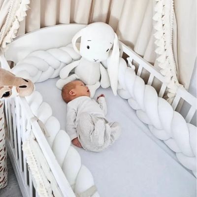 tour-de-lit-tresse-torsade-blanc-chambre-bebe
