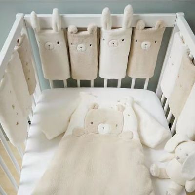 tour de lit bébé 10 éléments beige crème DreamCuddle™ dans ambiance naturelle et douce