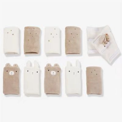 tour de lit bébé peluche DreamCuddle™ protégeant des chocs et habillant le lit avec tendresse