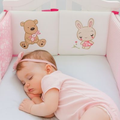 tour_de_lit_bebe_cadeau_de_naissance_ourson_rose