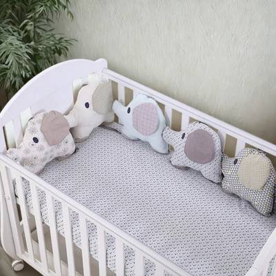 tour de lit bebe elephant coton doux dans lit a barreaux parade