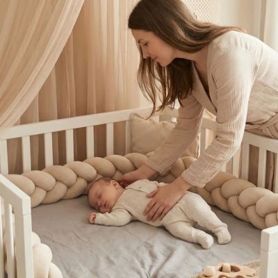 tresse-de-lit-bebe-beige-baby-et-mum
