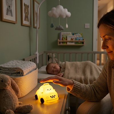Veilleuse bebe en forme de voiture pour un garçon